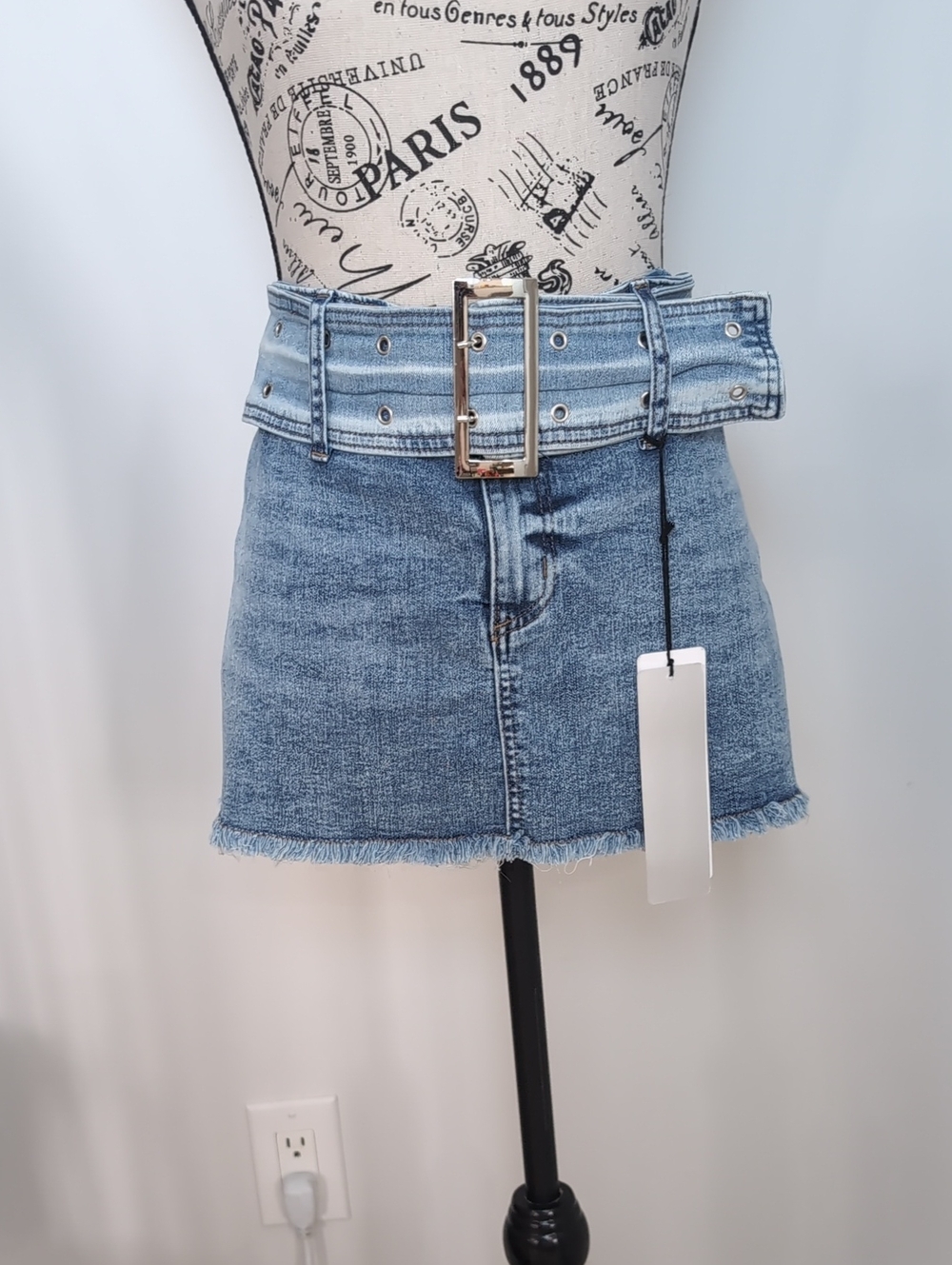 MADDEN GIRL | Junior Women's Light Blue Denim Belted Micro Mini Skirt